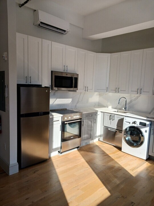 609 Broadway in Kingston, NY - Building Photo
