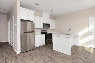 3404 Ventura Ave, Unit 2 in McAllen, TX - Building Photo - Building Photo