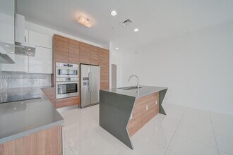601 NE 27th St in Miami, FL - Building Photo - Building Photo