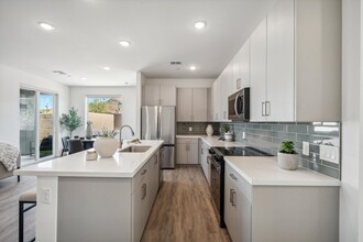 2121 E Voltaire Ave, Unit 2121 in Phoenix, AZ - Foto de edificio - Building Photo