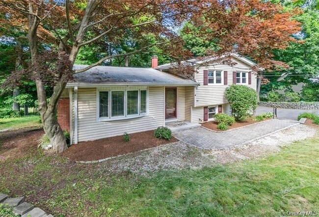 46 Midland Ave in Woodbury, NY - Building Photo - Building Photo