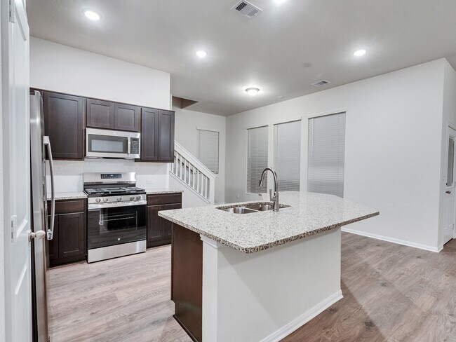 408 Magnolia Ln in Lake Jackson, TX - Building Photo - Building Photo