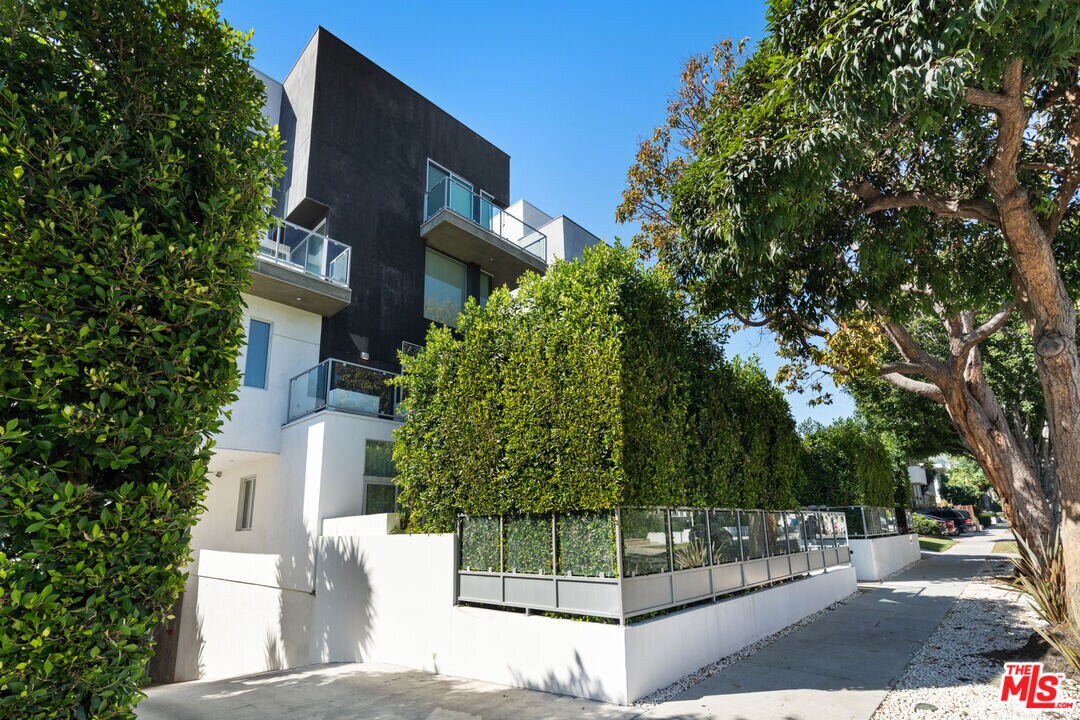 507 Orlando Ave in West Hollywood, CA - Building Photo