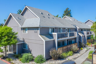 La Salle Apartments in Davis, CA - Foto de edificio - Building Photo