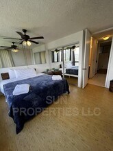 2121 Ala Wai Blvd in Honolulu, HI - Building Photo - Building Photo