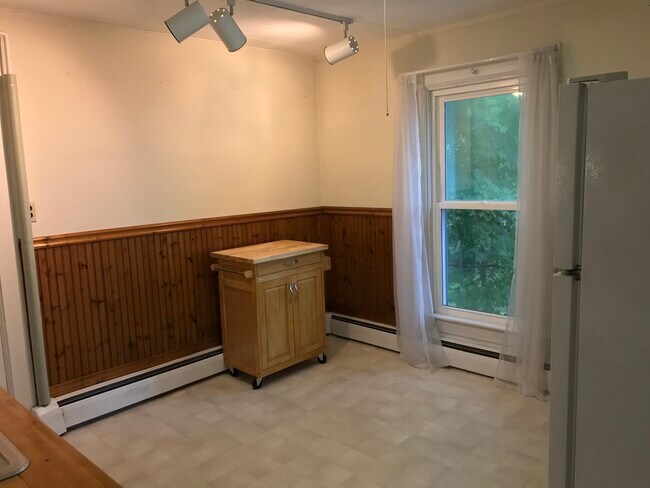 51 Andover St, Unit Apt 2 in Ludlow, VT - Foto de edificio - Building Photo