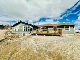 10725 Santa Fe Rd in Reno, NV - Building Photo