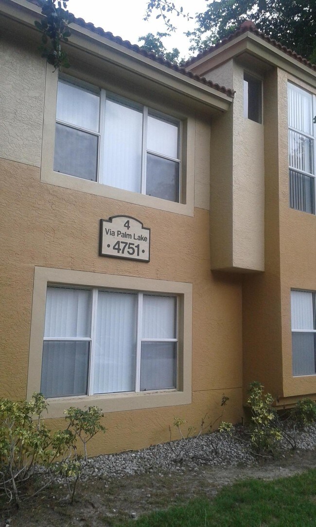 4751 Via Palm Lakes-Unit -413 in West Palm Beach, FL - Building Photo - Building Photo