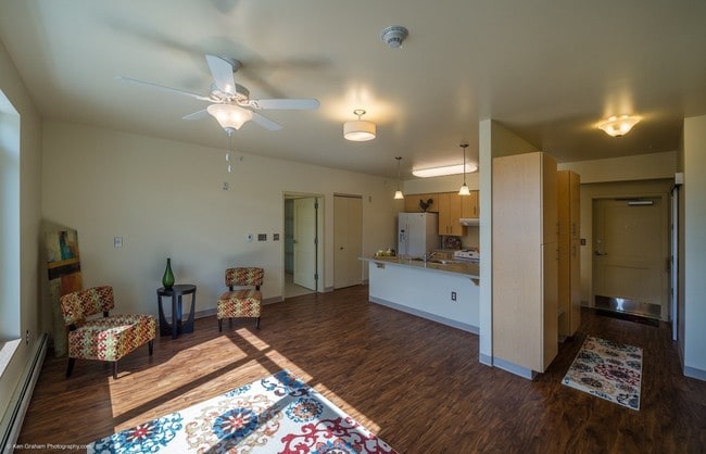 Coronado Park Senior Village in Eagle River, AK - Foto de edificio - Interior Photo
