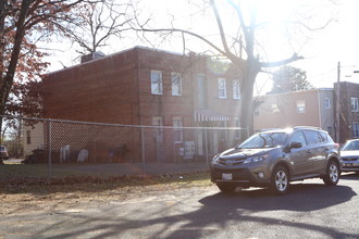 1211 19th St NE in Washington, DC - Foto de edificio - Building Photo