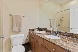 1039 W Newport Ave in Chicago, IL - Building Photo - Building Photo