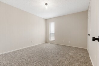 8216 NW 112th St in Oklahoma City, OK - Building Photo - Building Photo