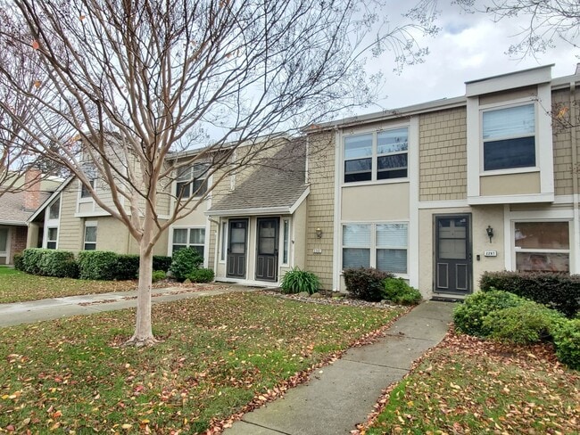 property at 2283 Creek Bed Ct