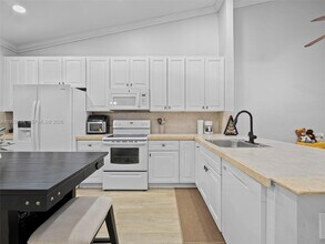 11065 NW 38th Pl in Sunrise, FL - Building Photo - Building Photo