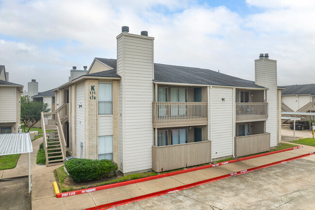 Walnut Hill Condominiums in Pasadena, TX - Foto de edificio - Building Photo