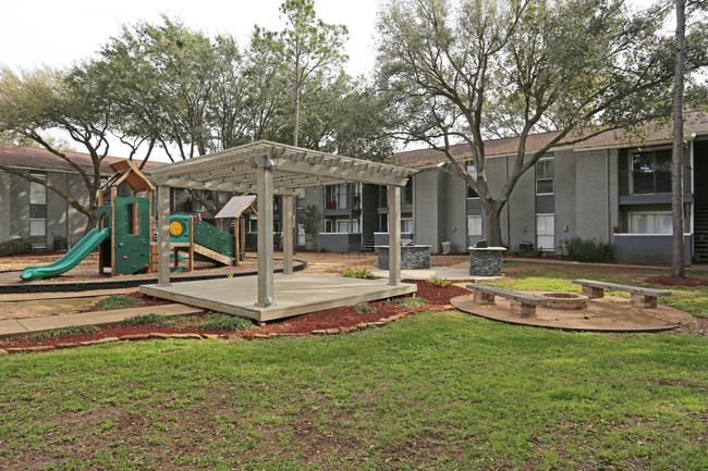 Cambridge Apartments in Angleton, TX - Foto de edificio - Building Photo