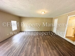 509 Lake Shore Dr in Ennis, TX - Foto de edificio - Building Photo