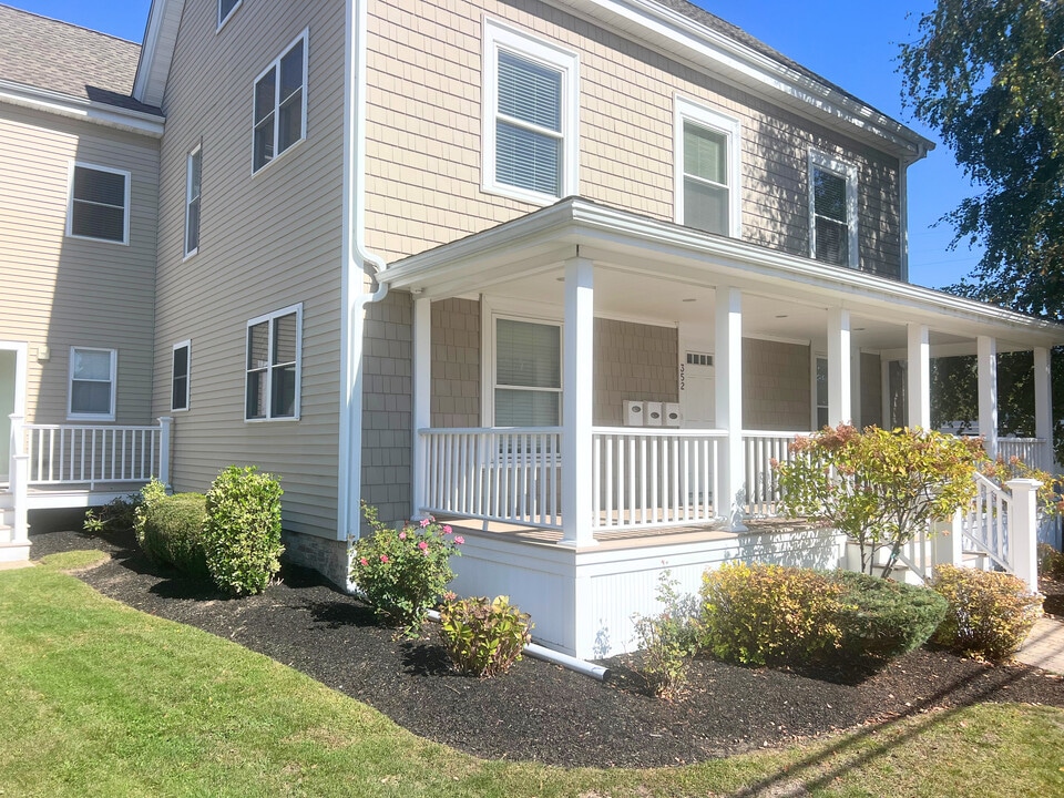352 North Ave, Unit 2 in Abington, MA - Building Photo
