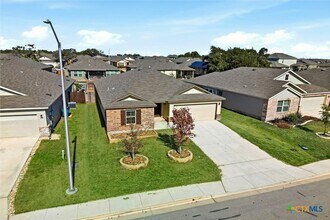 1132 Amber Lk in Seguin, TX - Building Photo - Building Photo