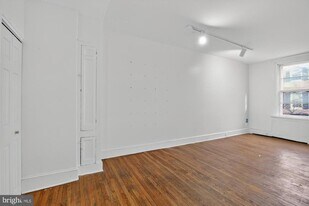 258 S 9th St in Philadelphia, PA - Building Photo