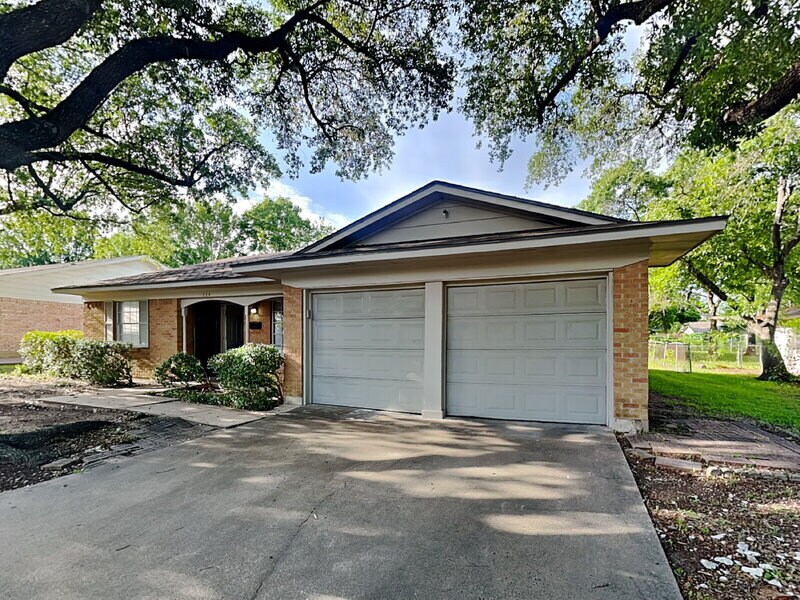 334 Van Rowe Ave in Duncanville, TX - Building Photo