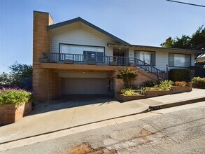 211 6th St in Pacific Grove, CA - Building Photo - Building Photo