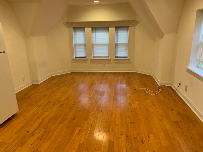 property at 6908 N Broad St