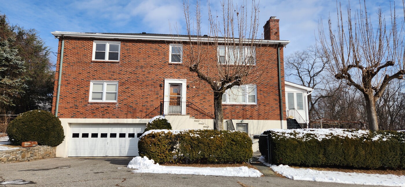 4 Livingston St, Unit 2nd floor in West Harrison, NY - Building Photo