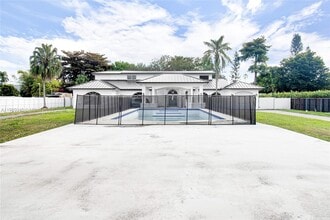 425 SW 129th Ave in Miami, FL - Building Photo - Building Photo