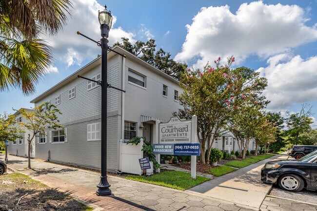 Courtyard Apartments in Jacksonville, FL - Building Photo - Primary Photo