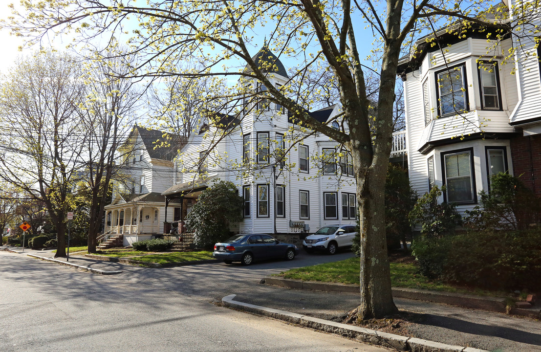 145 Brown St in Waltham, MA - Foto de edificio