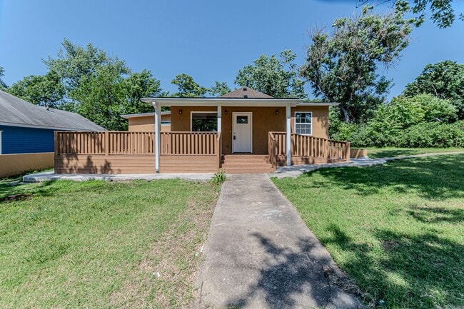 property at 829 N Broadway St