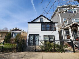 1748 W Newport Ave, Unit 1b in Chicago, IL - Building Photo