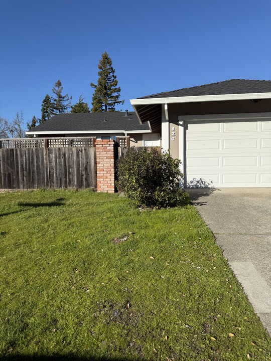 826 Lasuen St in Sonoma, CA - Building Photo