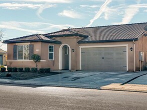 3770 Griffith Ave in Clovis, CA - Foto de edificio - Building Photo