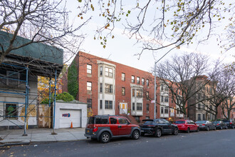 387 Adelphi St in Brooklyn, NY - Building Photo - Building Photo