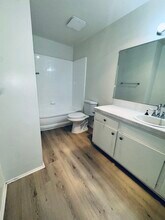 1716 Nisson Rd, Unit 16-C in Tustin, CA - Building Photo - Building Photo