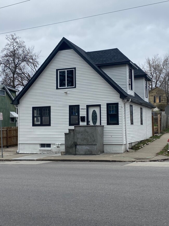 1923 Messanie St in St. Joseph, MO - Building Photo - Building Photo