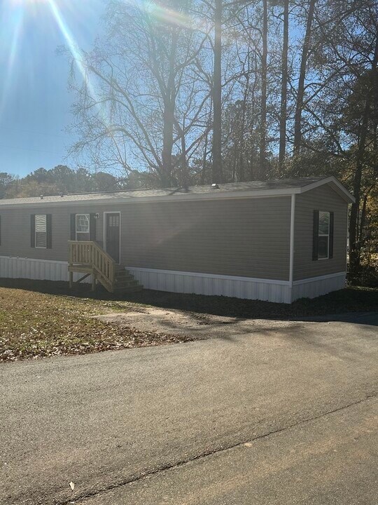 22 Poole Cir in Ellenwood, GA - Building Photo