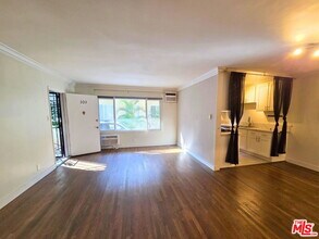 7621 Hampton Ave in West Hollywood, CA - Building Photo - Building Photo