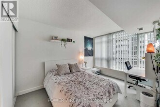 15 Singer Ct in Toronto, ON - Building Photo - Building Photo