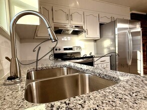 1713 E T C Lea Rd in Independence, MO - Building Photo - Building Photo