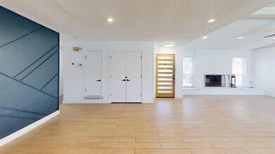 2131 Blossom Ln in Richardson, TX - Foto de edificio - Building Photo