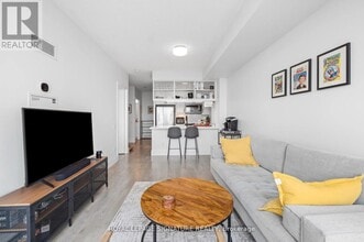 15 Viking Ln in Toronto, ON - Building Photo - Building Photo