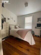 28 Pond St, Unit #2 in Boston, MA - Foto de edificio - Building Photo