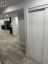 406 Comiskey Crescent in Mississauga, ON - Building Photo - Building Photo