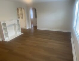 566 Bay St, Unit 1 in Taunton, MA - Building Photo