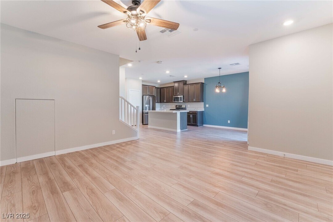 5730 Sky Pointe Dr in Las Vegas, NV - Building Photo