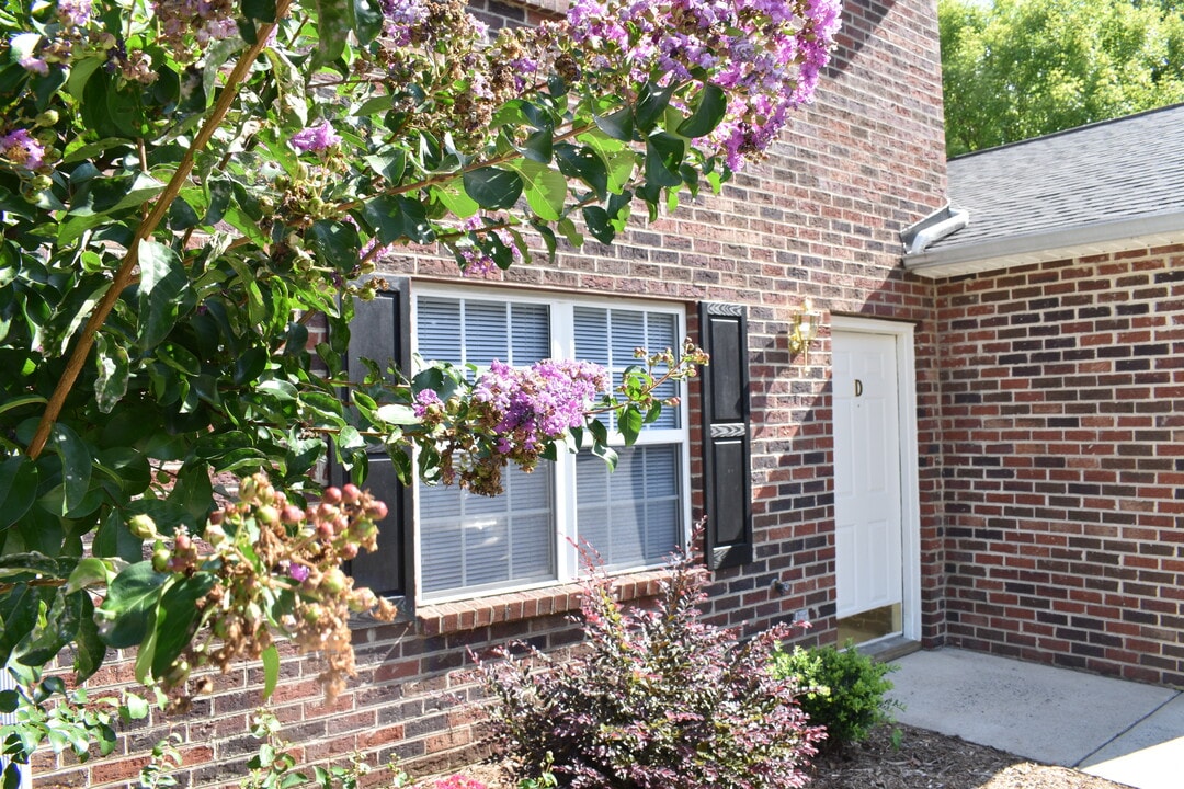 Laurel Forest in Hickory, NC - Building Photo