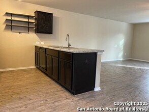 6207 Golden Valley Dr in San Antonio, TX - Building Photo - Building Photo